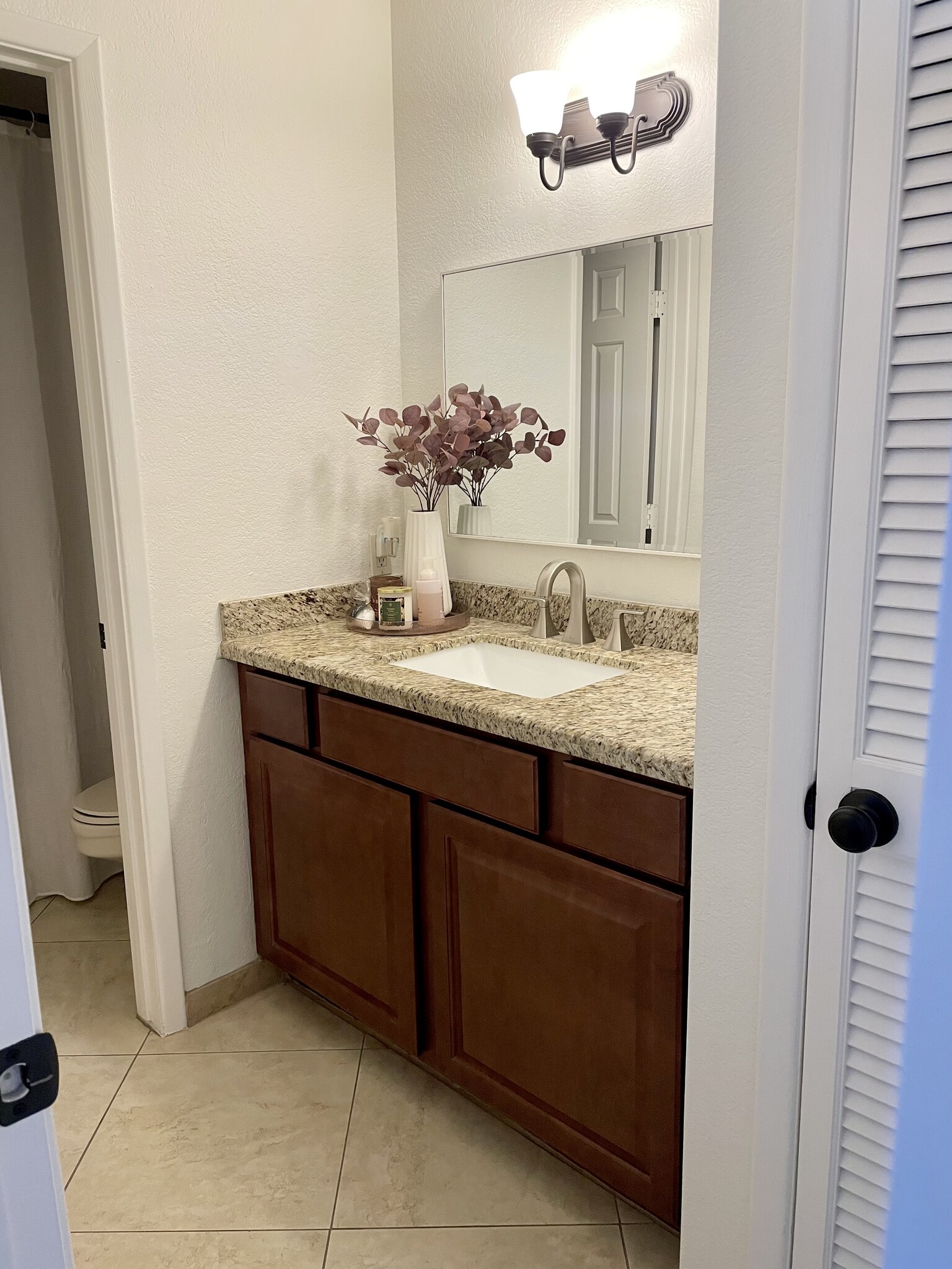 Second full bathroom - 7101 W Beardsley Rd
