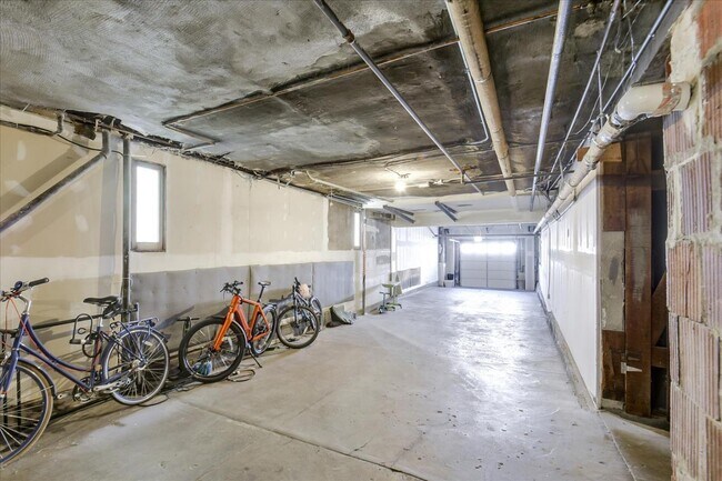 Building Photo - 1237 Chestnut St