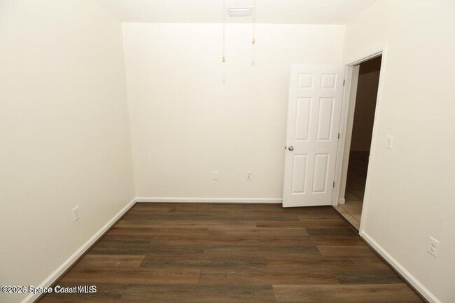 Building Photo - 535 Trymore Dr SE