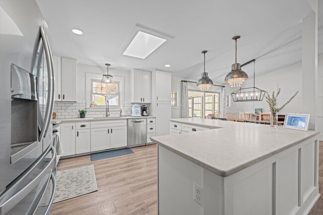 Building Photo - 6115 Gondolier Dr