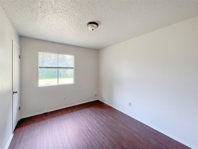 Building Photo - 1749 Cricket Hollow Dr
