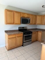 Building Photo - 681 Thorntree Ct