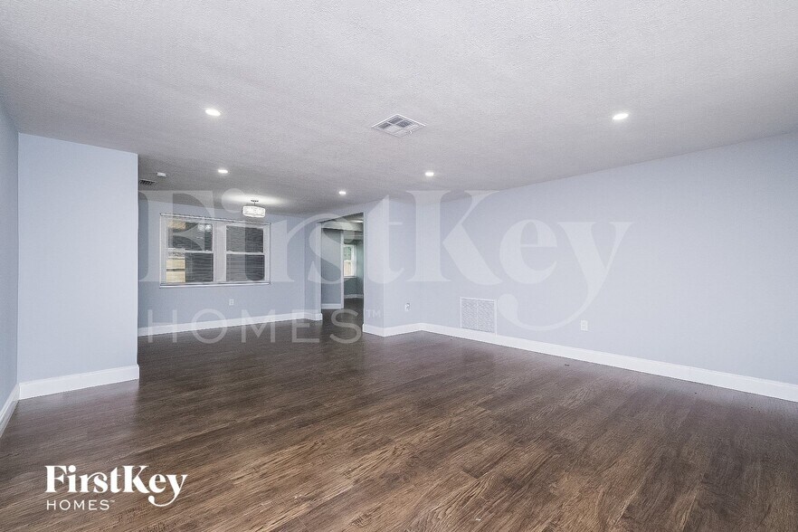 Building Photo - 4832 Fleetwood St