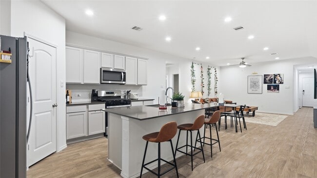 Building Photo - 22243 Florence Spgs Dr