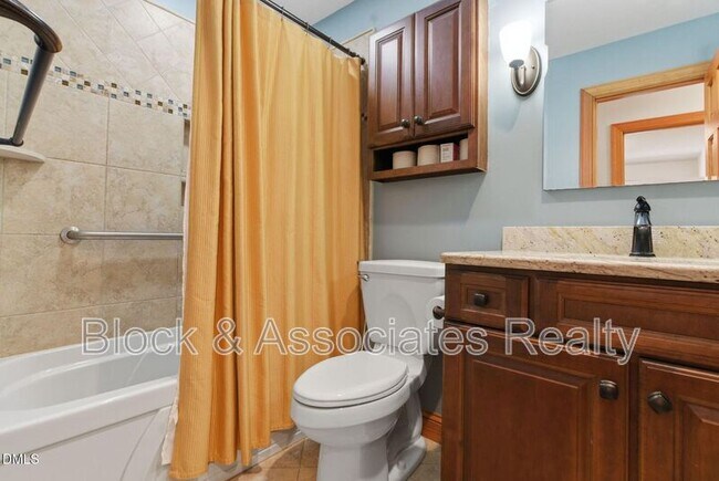 Building Photo - 1200 Boxwood Ln