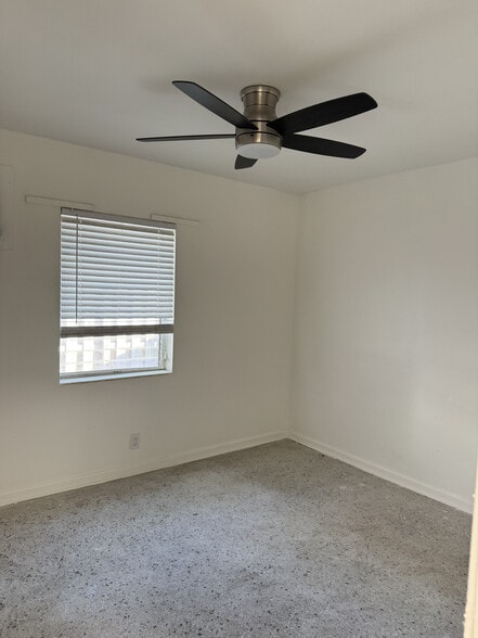 Building Photo - 433 45th St