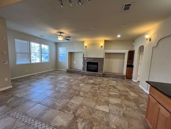 Building Photo - Upgraded and Beautiful Spacious 4 Bedroom ...