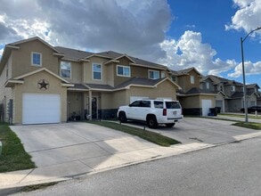 Building Photo - Town home for rent