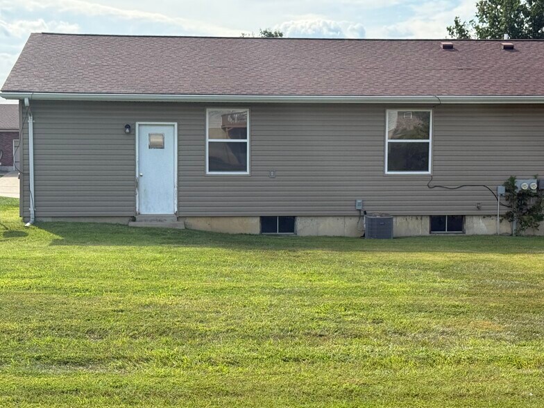 Building Photo - 608 Linda Ln