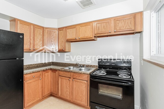 Building Photo - 154 Riddle Rd