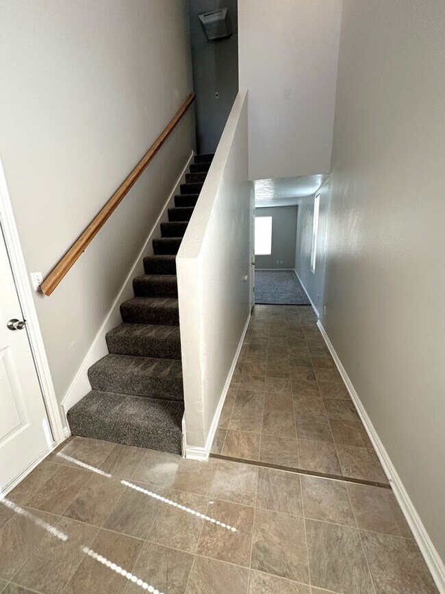 Building Photo - Move In This October – 3 Bed Duplex in Ogd...