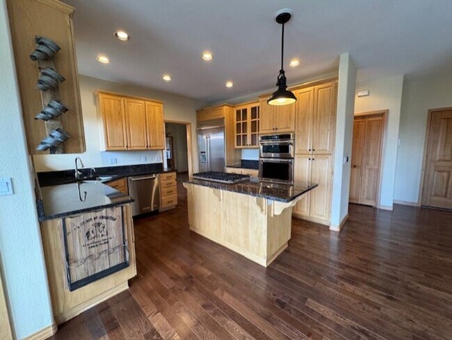 Building Photo - MOVE IN SPECIAL $1000 OFF FIRST MONTHS REN...