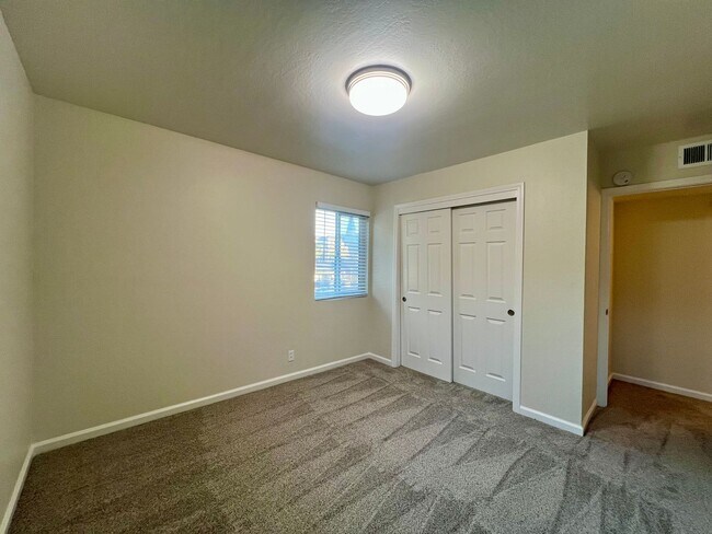 Building Photo - Renovated 2-bedroom, 1-bath Unit