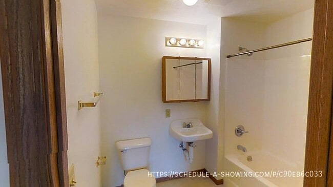 Building Photo - 1007 W Ridge St