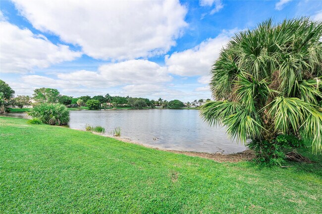 Building Photo - 3527 Chesapeake Cir