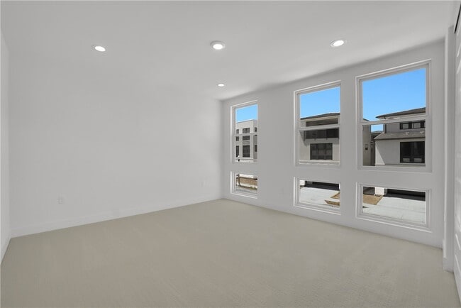 Building Photo - 168 Creation