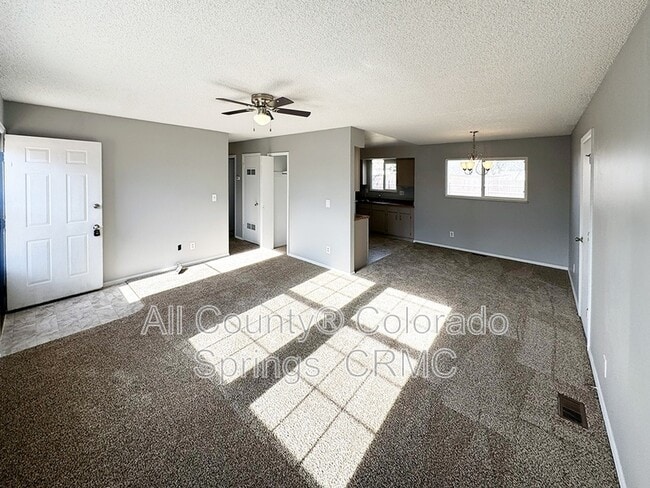 Building Photo - 6680 Parkridge Ct