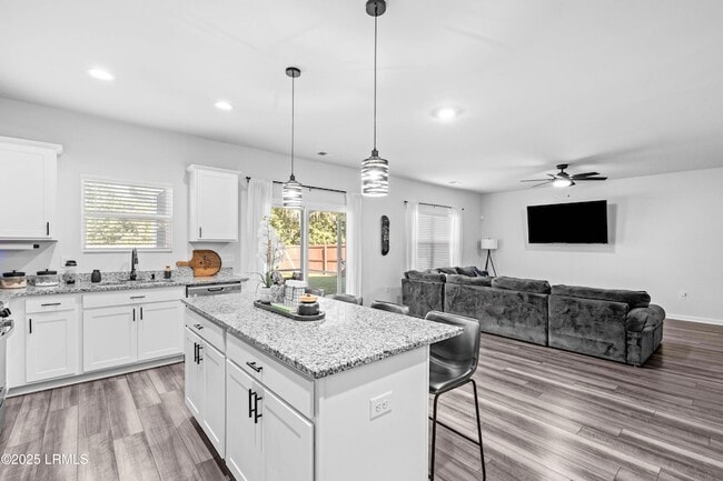 Building Photo - 95 Chestnut St