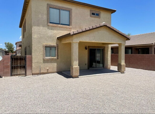 Building Photo - "Charming 4-Bed Home with 2.5 Baths in Tuc...