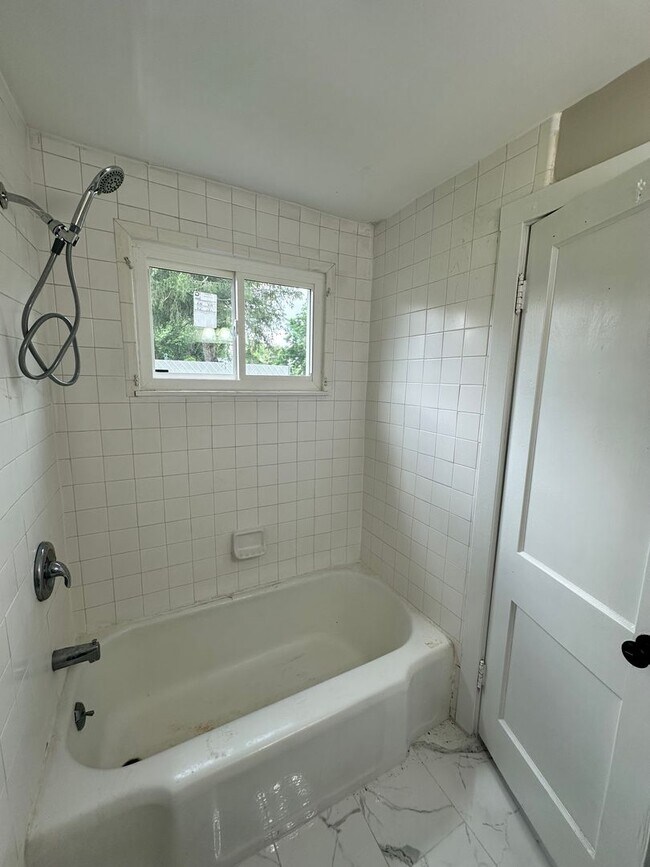 Building Photo - 426-428 Smith (REHAB)