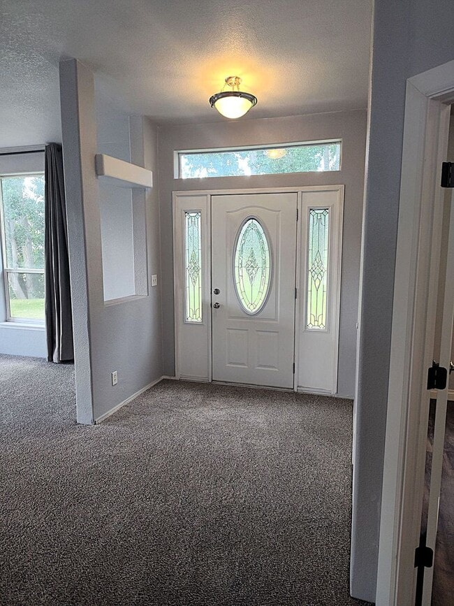 Building Photo - Spacious 3 Bed, 2 Bath Home with Shop & Stunning River Views – Clemans Addition