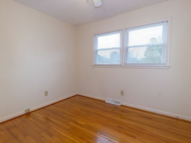 Building Photo - 408 Pineview Dr