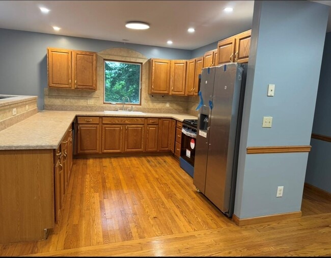Building Photo - 302 S Mountain Rd