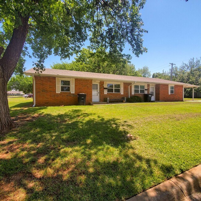 Building Photo - 2429 N Market Ave