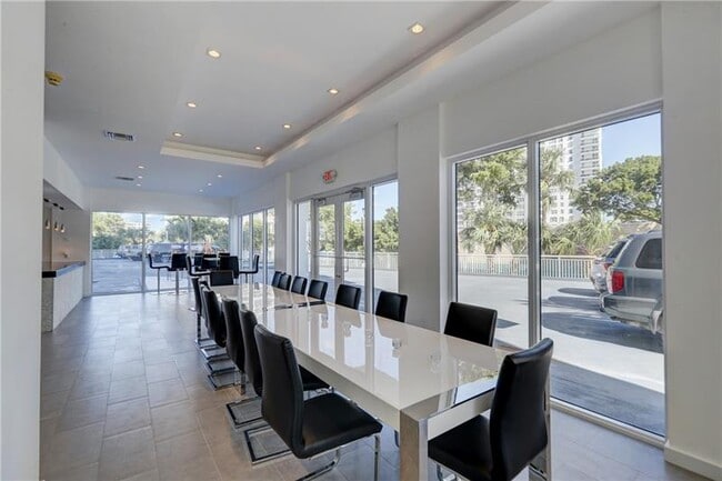 Building Photo - 2841 N Ocean Blvd
