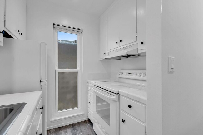 Building Photo - "Charming 2-Bed Condo Oasis in Walnut Cree...