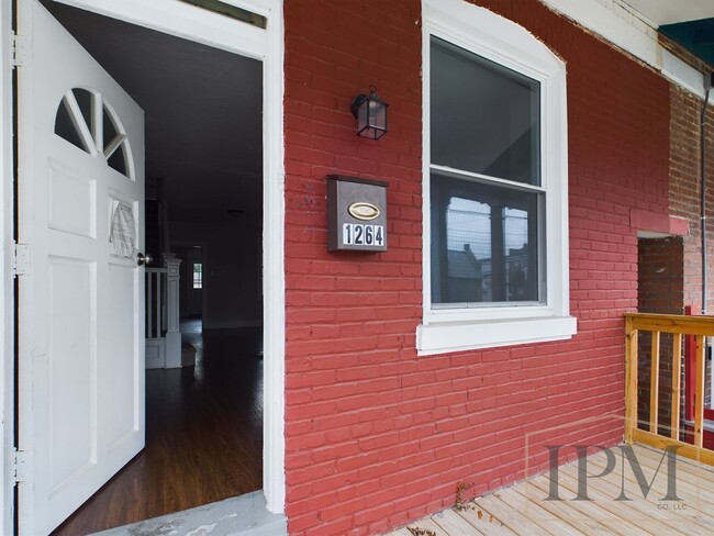 Building Photo - Available Now 3 Bedroom Home Located in We...