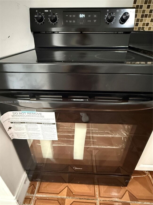 Building Photo - 15205 NE 6th Ave