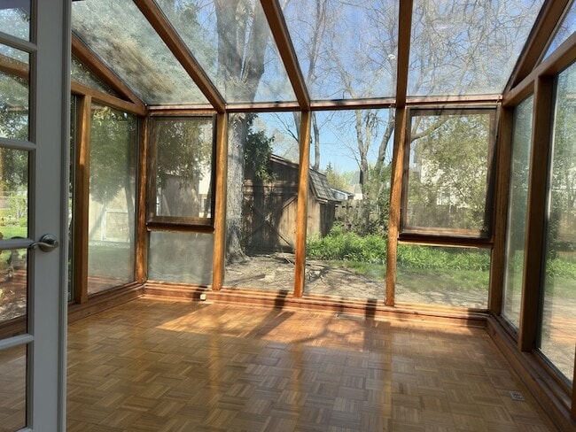 Building Photo - 1920 E Peachtree Dr