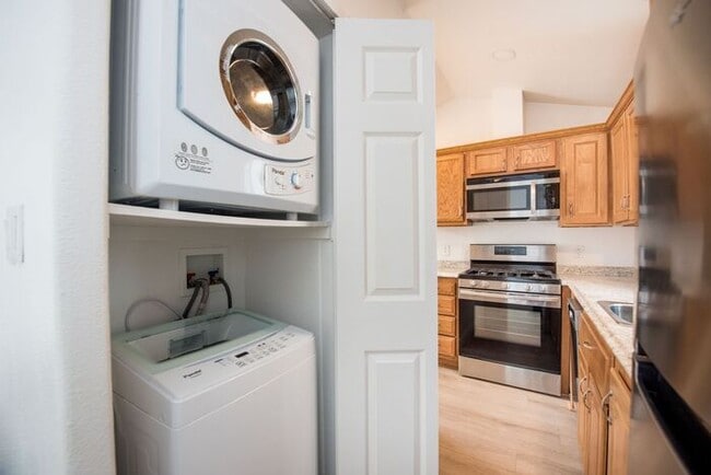 Building Photo - Newly Renovated 1 Bedroom Cottage