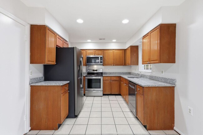 Building Photo - Welcome to this stunning end residence perfectly positioned in a highly desirable setting.