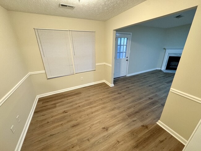 Building Photo - 200 Country Meadows Ct