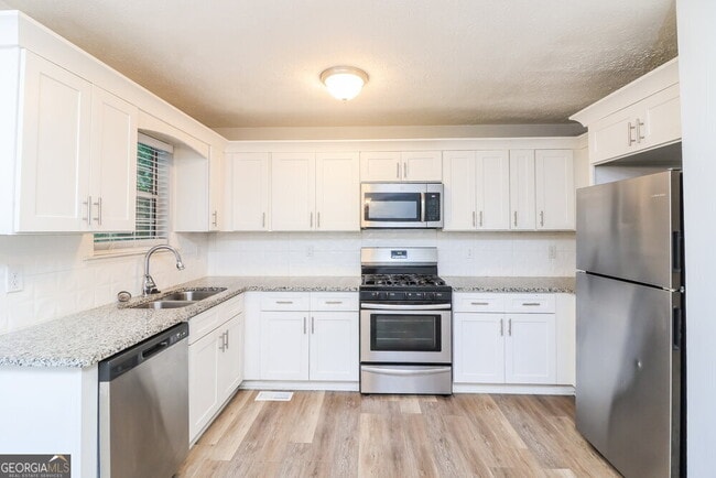 Building Photo - 2756 Sanibel Ln SE