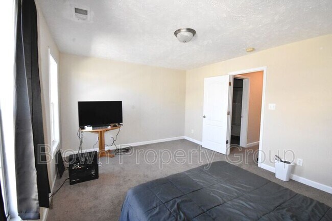 Building Photo - 3071 Candlelight Dr