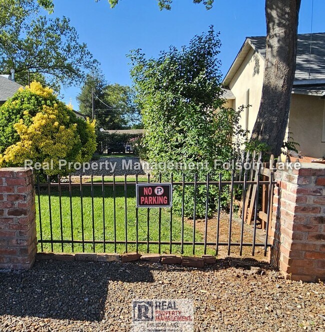 Building Photo - Cozy 1 Bedroom Duplex in Historic Folsom