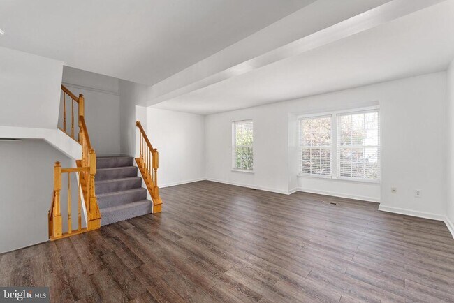 Building Photo - 7102 Finch Ln