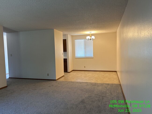 Building Photo - 103-105 SW Fleishauer Lane
