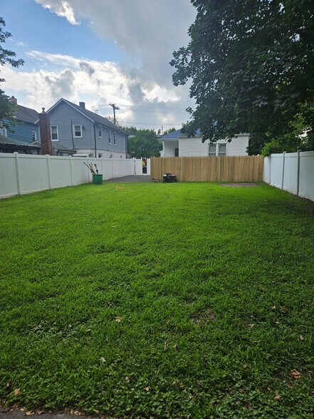 Primary Photo - 116 De Witt Ave
