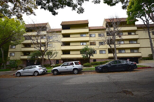 Building Photo - 1339 N Columbus Ave