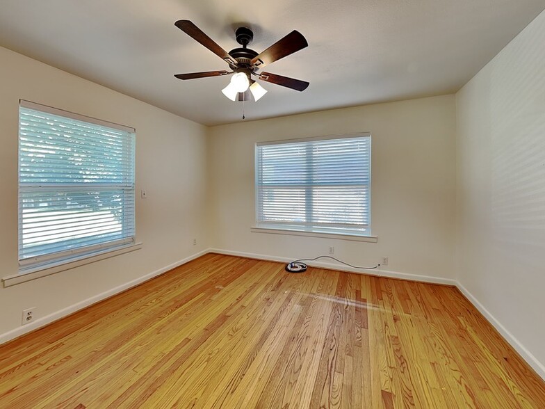 Building Photo - 2102 Elmwood Blvd