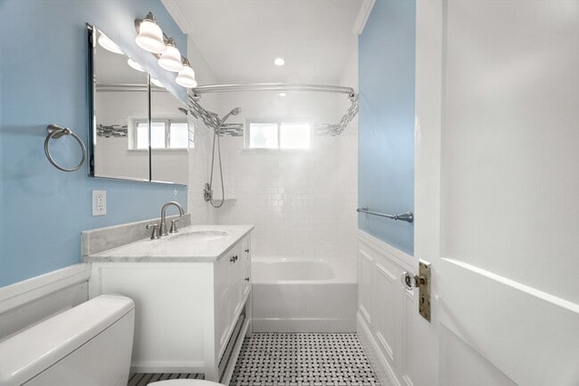 Building Photo - 1045 Adams St