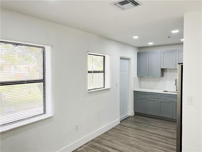Building Photo - 1135 NW 127th St
