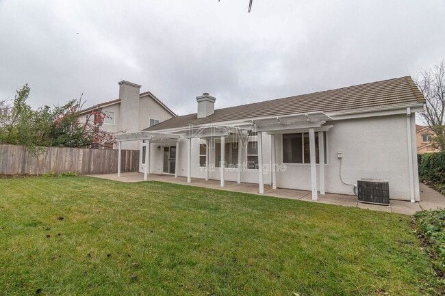 Building Photo - 4142 Pinehurst Cir