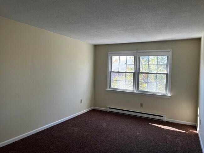 Building Photo - 39 Dinan Dr