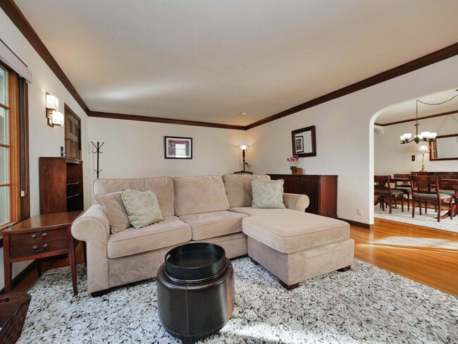 Building Photo - 1718 Le Roy Ave