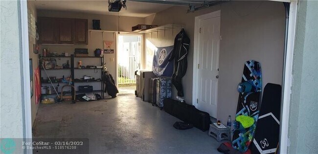 Building Photo - 191 SE 9th Ct